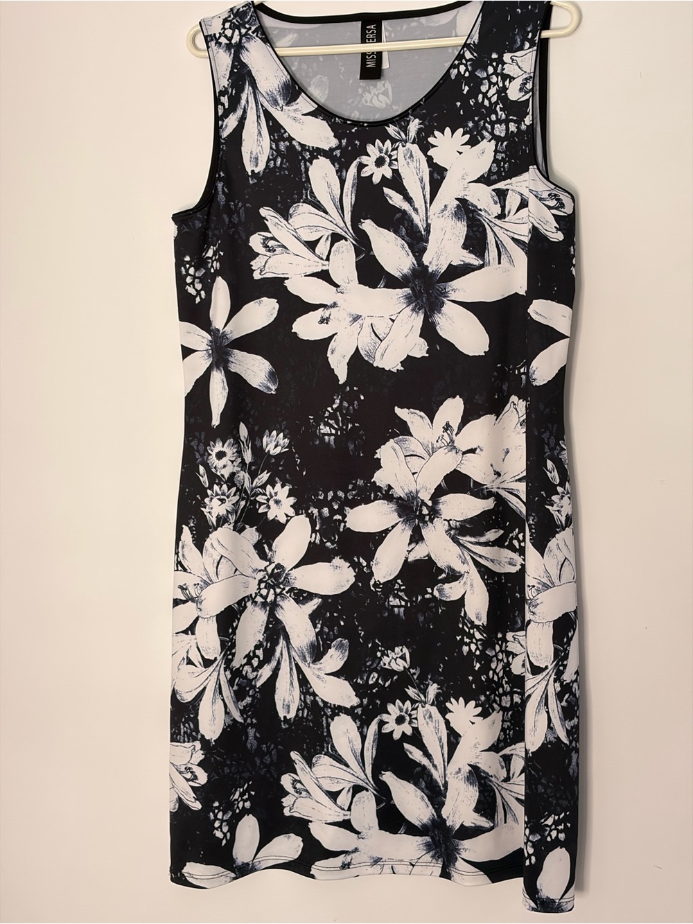 MSK Black and White Floral Sleeveless Midi Dress